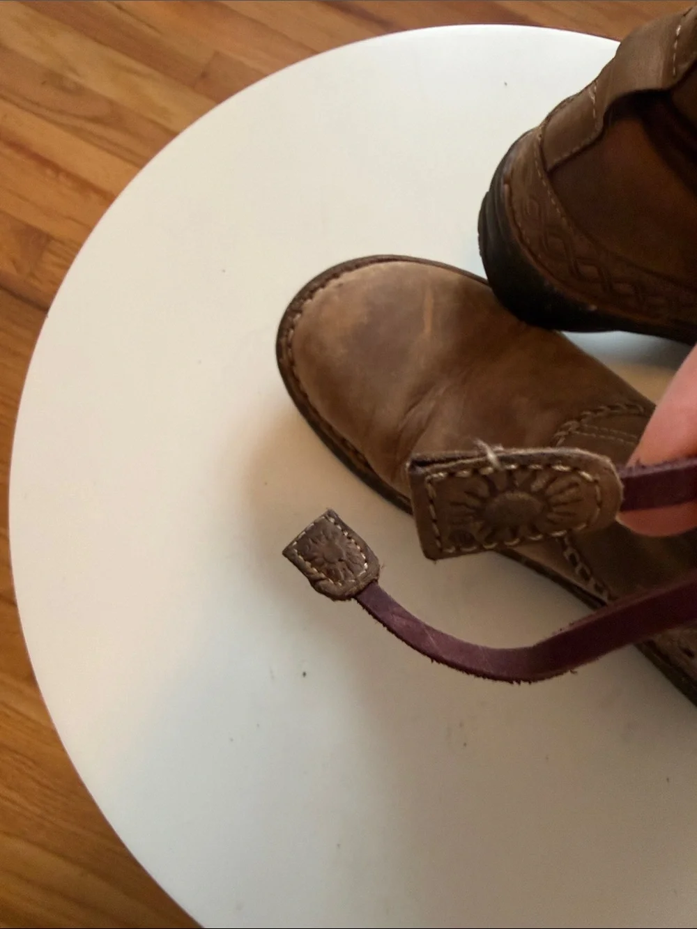 Preowned Women’s Size 7 Brown Leather UGG Cove ankle boots